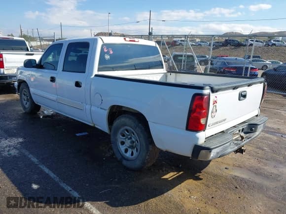 ✅ 2007 Chevrolet Silverado 1500 LS • VIN: 2GCEC13V571139680 • Lot: 43453498. Listed on IAAI with 417,600 mi. Free auction sales archive from the USA and detailed vehicle history report at DreamBid. Image 3.