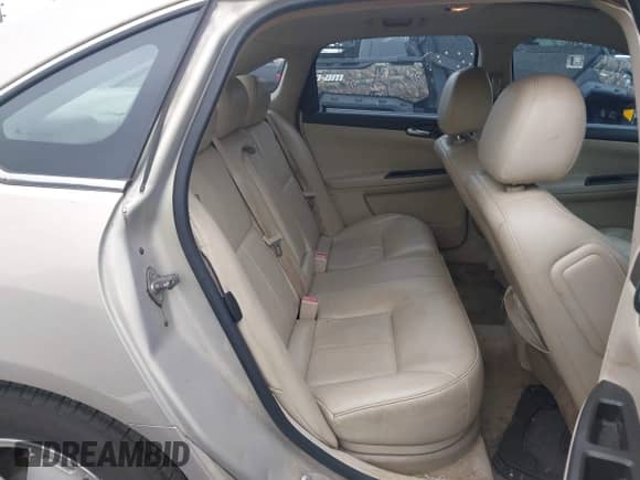 2010 Chevrolet Impala LT z VIN 2G1WB5EN6A1240626, wystawiony jako IAAI lot #43505357 z przebiegiem 193 840 mil mil oraz . Historia ofert i sprzedaży dostępna na DreamBid. Obrazek 8.