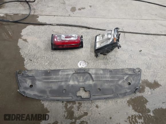 ✅ 2019 GMC Yukon XL SLT • VIN: 1GKS2GKC3KR332195 • Лот: 43603839. Опубликован ранее на IAAI с пробегом 144 431 миль. Бесплатный доступ к архиву аукционных продаж из США и подробный отчёт об истории автомобиля на DreamBid. Изображение 11.