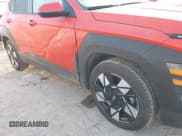 ✅ 2025 Hyundai Kona SEL • VIN: KM8HB3AB1SU192146 • Лот: 43649809. Опубликован ранее на IAAI с пробегом 25 003 миль. Бесплатный доступ к архиву аукционных продаж из США и подробный отчёт об истории автомобиля на DreamBid. Изображение 6.