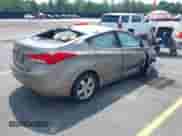 2013 Hyundai Elantra GLS z VIN 5NPDH4AE0DH213650, wystawiony jako IAAI lot #42601822 z przebiegiem 163 693 mil mil oraz . Historia ofert i sprzedaży dostępna na DreamBid. Obrazek 4.