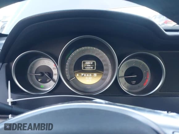 ✅ 2012 Mercedes-Benz C 250 • VIN: WDDGJ4HB8CF846716 • Lot: 43733356. Wystawiony na IAAI z przebiegiem 122 274 mil. Bezpłatny archiwum sprzedaży aukcyjnych z USA i szczegółowy raport historii pojazdu na DreamBid. Zdjęcie 7.