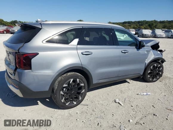 ✅ 2025 Kia Sorento EX • VIN: 5XYRHDJF7SG383720 • Lot: 86160125. Listed on Copart with 7,057 mi. Free auction sales archive from the USA and detailed vehicle history report at DreamBid. Image 3.