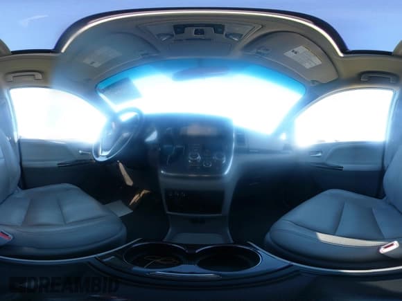 ✅ 2015 Toyota Sienna XLE • VIN: 5TDYK3DC7FS551678 • Lot: 43660094. Wystawiony na IAAI z przebiegiem 106 737 mil. Bezpłatny archiwum sprzedaży aukcyjnych z USA i szczegółowy raport historii pojazdu na DreamBid. Zdjęcie 18.