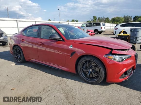 ✅ 2021 Alfa Romeo Giulia Quadrifoglio • VIN: ZARFAMEV3M7643268 • Lot: 71452985. Wystawiony na Copart z przebiegiem 48 593 mil. Bezpłatny archiwum sprzedaży aukcyjnych z USA i szczegółowy raport historii pojazdu na DreamBid. Zdjęcie 4.