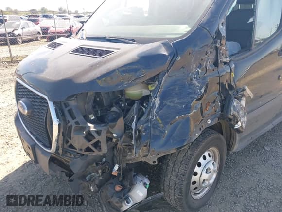 ✅ 2022 Ford Transit • VIN: 1FTYE2Y82NKA36083 • Lot: 42090731. Wystawiony na IAAI z przebiegiem 32 466 mil. Bezpłatny archiwum sprzedaży aukcyjnych z USA i szczegółowy raport historii pojazdu na DreamBid. Zdjęcie 6.