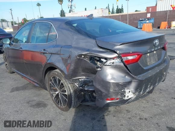✅ 2019 Toyota Camry LE • VIN: 4T1B11HK4KU277162 • Lot: 43331957. Wystawiony na IAAI z przebiegiem 47 271 mil. Bezpłatny archiwum sprzedaży aukcyjnych z USA i szczegółowy raport historii pojazdu na DreamBid. Zdjęcie 3.