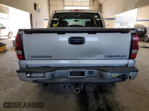 ✅ 2004 Chevrolet Silverado 1500 LS • VIN: 2GCEK13T941302313 • Lot: 43165525. Wystawiony na Copart z przebiegiem 185 885 mil. Bezpłatny archiwum sprzedaży aukcyjnych z USA i szczegółowy raport historii pojazdu na DreamBid. Zdjęcie 6.