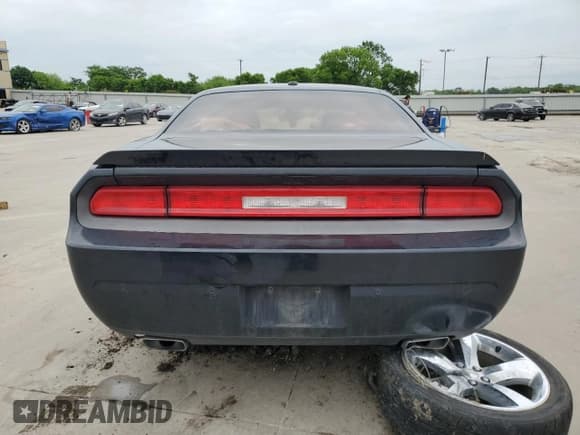 ✅ 2013 Dodge Challenger R/T Plus • VIN: 2C3CDYBT6DH729097 • Lot: 52572444. Wystawiony na Copart z przebiegiem 156 221 mil. Bezpłatny archiwum sprzedaży aukcyjnych z USA i szczegółowy raport historii pojazdu na DreamBid. Zdjęcie 6.