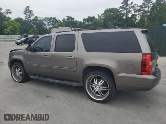 ✅ 2013 Chevrolet Suburban LT • VIN: 1GNSCJE06DR257347 • Lot: 56209335. Wystawiony na Copart z przebiegiem 249 404 mil. Bezpłatny archiwum sprzedaży aukcyjnych z USA i szczegółowy raport historii pojazdu na DreamBid. Zdjęcie 2.