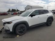 ✅ 2024 Mazda CX-50 S Select • VIN: 7MMVABAM5RN203983 • Лот: 80174755. Опубликован ранее на Copart с пробегом 22 595 миль. Бесплатный доступ к архиву аукционных продаж из США и подробный отчёт об истории автомобиля на DreamBid. Изображение 1.