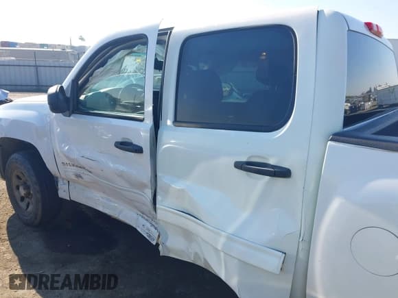 ✅ 2010 Chevrolet Silverado 1500 LS • VIN: 3GCRCREA7AG264172 • Lot: 43559823. Listed on IAAI with 176,031 mi. Free auction sales archive from the USA and detailed vehicle history report at DreamBid. Image 17.