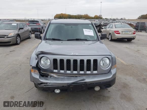 ✅ 2017 Jeep Patriot Sport • VIN: 1C4NJPBA3HD116444 • Lot: 43618076. Listed on IAAI with 127,215 mi. Free auction sales archive from the USA and detailed vehicle history report at DreamBid. Image 6.