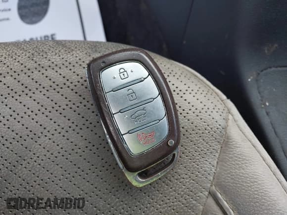 ✅ 2017 Hyundai Elantra SE • VIN: 5NPD84LF0HH071327 • Lot: 42006739. Listed on IAAI with 110,836 mi. Free auction sales archive from the USA and detailed vehicle history report at DreamBid. Image 11.