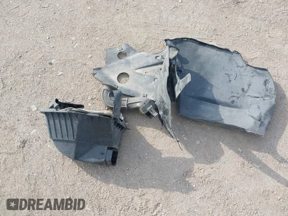 ✅ 2010 Mercury Milan Hybrid • VIN: 3MEDM0L33AR660979 • Lot: 41994618. Listed on IAAI with 114,007 mi. Free auction sales archive from the USA and detailed vehicle history report at DreamBid. Image 12.