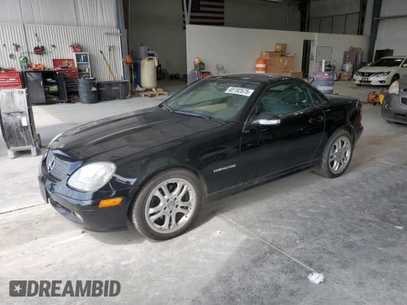 ✅ 2001 Mercedes-Benz SLK 230 Kompressor • VIN: WDBKK49F21F184727 • Лот: 65192575. Опубликован ранее на Copart с пробегом 124 730 миль. Бесплатный доступ к архиву аукционных продаж из США и подробный отчёт об истории автомобиля на DreamBid. Изображение 1.