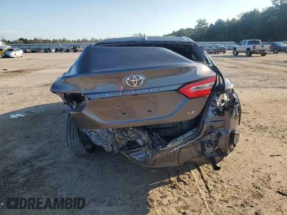 2019 Toyota Camry LE z VIN 4T1B11HK5KU794289, wystawiony jako Copart lot #69141015 z przebiegiem 43 768 mil mil oraz Szkoda całkowita • Salvage title. Historia ofert i sprzedaży dostępna na DreamBid. Obrazek 6.