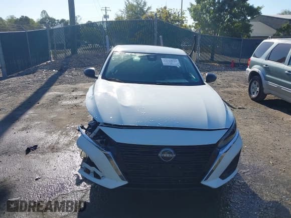 ✅ 2024 Nissan Altima S • VIN: 1N4BL4BV8RN370022 • Lot: 43353210. Wystawiony na IAAI z przebiegiem 85 893 mil. Bezpłatny archiwum sprzedaży aukcyjnych z USA i szczegółowy raport historii pojazdu na DreamBid. Zdjęcie 13.