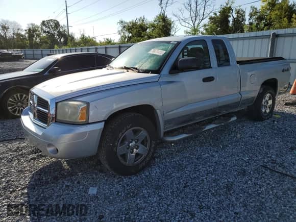 2006 Dodge Dakota SLT with VIN 1D7HW42N96S691453, listed as a Copart auction lot 70677415 with 136,870 mi miles and Clean title. Bid and sale history available at DreamBid. Image 1.