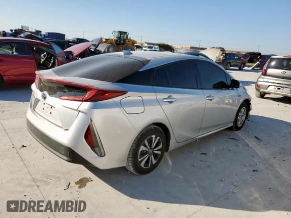 ✅ 2017 Toyota Prius Plus • VIN: JTDKARFP2H3067952 • Lot: 90610155. Listed on Copart with 130,933 mi. Free auction sales archive from the USA and detailed vehicle history report at DreamBid. Image 3.