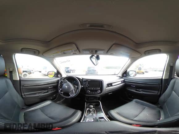 2017 Mitsubishi Outlander SE с VIN JA4AZ3A35HZ070275, выставлен на аукционе IAAI как лот 42145554 с пробегом 47 335 миль миль и . История ставок и продаж доступна на DreamBid. Изображение 18.