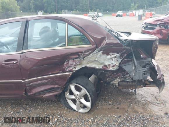 ✅ 2006 Mercedes-Benz C 230 Sport • VIN: WDBRF52H96A909801 • Lot: 42831422. Wystawiony na IAAI z przebiegiem Nie podano. Bezpłatny archiwum sprzedaży aukcyjnych z USA i szczegółowy raport historii pojazdu na DreamBid. Zdjęcie 6.