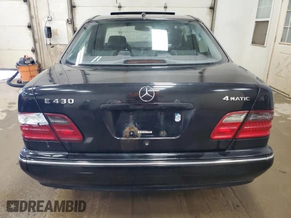 ✅ 2000 Mercedes-Benz E 320/430 4 Matic • VIN: WDBJF83JXYX039654 • Lot: 71454555. Wystawiony na Copart z przebiegiem 178 293 mil. Bezpłatny archiwum sprzedaży aukcyjnych z USA i szczegółowy raport historii pojazdu na DreamBid. Zdjęcie 6.