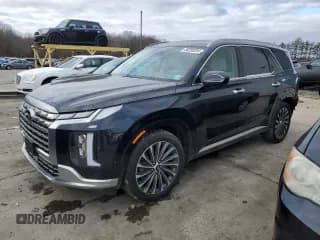 ✅ 2023 Hyundai Palisade Calligraphy • VIN: KM8R7DGE6PU624508 • Лот: 86590284. Опубликован ранее на Copart с пробегом 13 882 миль. Бесплатный доступ к архиву аукционных продаж из США и подробный отчёт об истории автомобиля на DreamBid. Изображение 1.