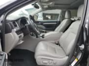 ✅ 2016 Toyota Highlander XLE • VIN: 5TDJKRFH3GS300963 • Lot: 92726075. Wystawiony na Copart z przebiegiem 147 586 mil. Bezpłatny archiwum sprzedaży aukcyjnych z USA i szczegółowy raport historii pojazdu na DreamBid. Zdjęcie 7.