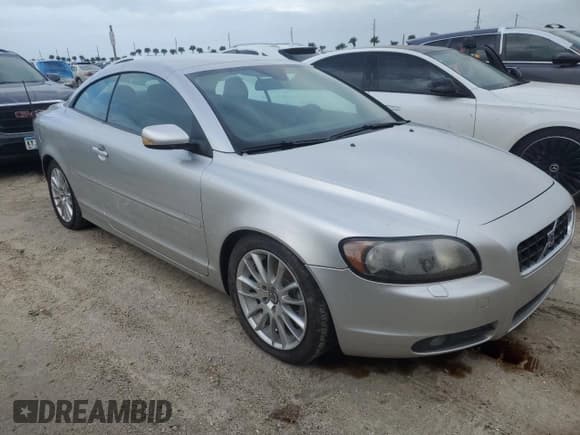 ✅ 2007 Volvo C70 • VIN: YV1MC68247J025693 • Lot: 74004384. Wystawiony na Copart z przebiegiem Nie podano. Bezpłatny archiwum sprzedaży aukcyjnych z USA i szczegółowy raport historii pojazdu na DreamBid. Zdjęcie 4.