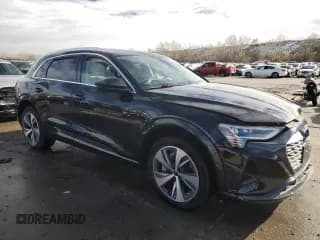 ✅ 2024 Audi Q8 e-tron Premium Plus • VIN: WA15AAGE8RB006182 • Лот: 80222454. Опубликован ранее на Copart с пробегом 16 751 миль. Бесплатный доступ к архиву аукционных продаж из США и подробный отчёт об истории автомобиля на DreamBid. Изображение 4.