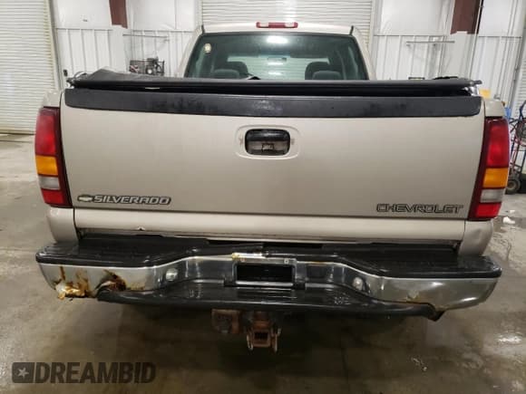 ✅ 2001 Chevrolet Silverado 2500HD LS • VIN: 1GCHK23U21F205793 • Lot: 44236885. Wystawiony na Copart z przebiegiem 204 555 mil. Bezpłatny archiwum sprzedaży aukcyjnych z USA i szczegółowy raport historii pojazdu na DreamBid. Zdjęcie 6.