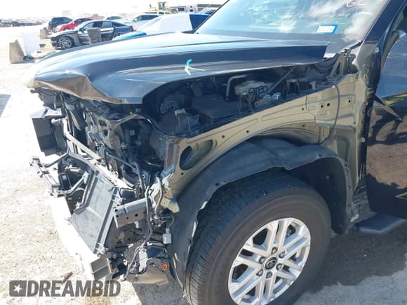 ✅ 2022 Toyota Tundra SR5 • VIN: 5TFLA5AB9NX009396 • Lot: 42230771. Wystawiony na IAAI z przebiegiem 47 589 mil. Bezpłatny archiwum sprzedaży aukcyjnych z USA i szczegółowy raport historii pojazdu na DreamBid. Zdjęcie 18.