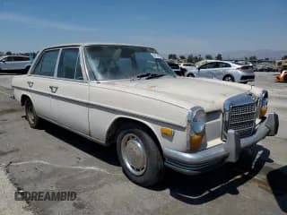 ✅ 1969 Mercedes-Benz 250 • VIN: 11401012026627 • Lot: 68134765. Wystawiony na Copart z przebiegiem 48 638 mil. Bezpłatny archiwum sprzedaży aukcyjnych z USA i szczegółowy raport historii pojazdu na DreamBid. Zdjęcie 4.