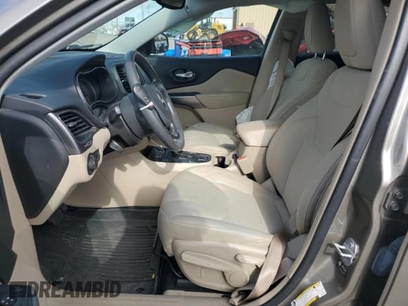 ✅ 2021 Jeep Cherokee Latitude • VIN: 1C4PJMCB3MD163191 • Lot: 90245395. Wystawiony na Copart z przebiegiem 73 004 mil. Bezpłatny archiwum sprzedaży aukcyjnych z USA i szczegółowy raport historii pojazdu na DreamBid. Zdjęcie 7.