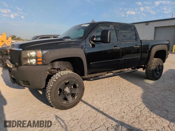✅ 2008 Chevrolet Silverado 2500HD Work Truck • VIN: 1GCHK23K18F107072 • Lot: 68926744. Wystawiony na Copart z przebiegiem 164 891 mil. Bezpłatny archiwum sprzedaży aukcyjnych z USA i szczegółowy raport historii pojazdu na DreamBid. Zdjęcie 1.
