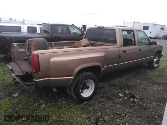 ✅ 1996 GMC Sierra 1500 • VIN: 1GTHC33J4TF010466 • Lot: 48392195. Wystawiony na Copart z przebiegiem 143 267 mil. Bezpłatny archiwum sprzedaży aukcyjnych z USA i szczegółowy raport historii pojazdu na DreamBid. Zdjęcie 3.
