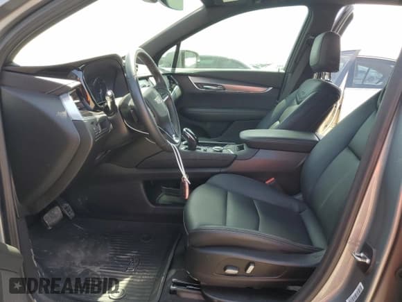 ✅ 2023 Cadillac XT6 FWD Luxury • VIN: 1GYKPAR47PZ113833 • Lot: 49066235. Wystawiony na Copart z przebiegiem 25 794 mil. Bezpłatny archiwum sprzedaży aukcyjnych z USA i szczegółowy raport historii pojazdu na DreamBid. Zdjęcie 7.