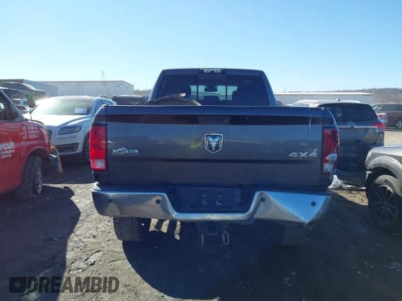 ✅ 2015 Ram 2500 SLT • VIN: 3C6UR5DL5FG685844 • Lot: 41625743. Listed on IAAI with 203,224 mi. Free auction sales archive from the USA and detailed vehicle history report at DreamBid. Image 17.