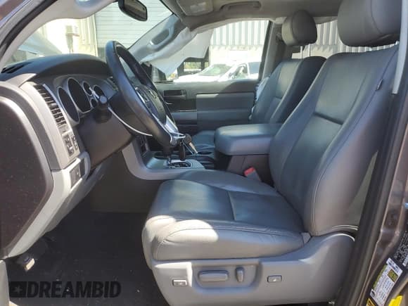 ✅ 2016 Toyota Sequoia SR5 • VIN: 5TDBY5G17GS136680 • Лот: 67434465. Опубликован ранее на Copart с пробегом 110 811 миль. Бесплатный доступ к архиву аукционных продаж из США и подробный отчёт об истории автомобиля на DreamBid. Изображение 7.