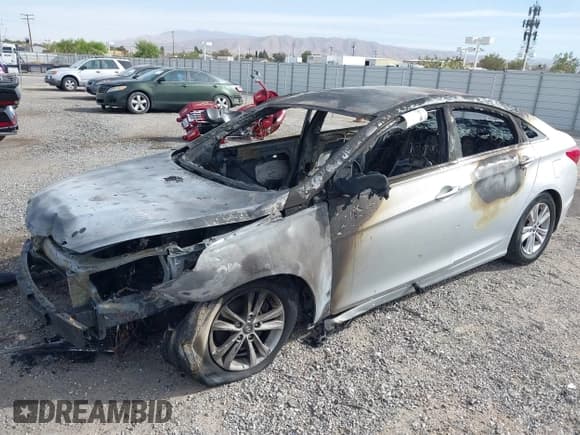 ✅ 2013 Hyundai Sonata GL • VIN: 5NPEB4AC3DH741073 • Lot: 40790598. Listed on IAAI with Not provided. Free auction sales archive from the USA and detailed vehicle history report at DreamBid. Image 16.