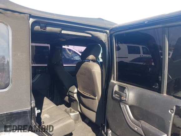 ✅ 2016 Jeep Wrangler Unlimited Sport • VIN: 1C4BJWDG9GL305554 • Lot: 43349335. Wystawiony na IAAI z przebiegiem 194 530 mil. Bezpłatny archiwum sprzedaży aukcyjnych z USA i szczegółowy raport historii pojazdu na DreamBid. Zdjęcie 8.