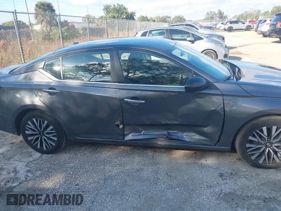 ✅ 2024 Nissan Altima SV • VIN: 1N4BL4DV4RN413509 • Lot: 43910367. Listed on IAAI with 25,220 mi. Free auction sales archive from the USA and detailed vehicle history report at DreamBid. Image 6.