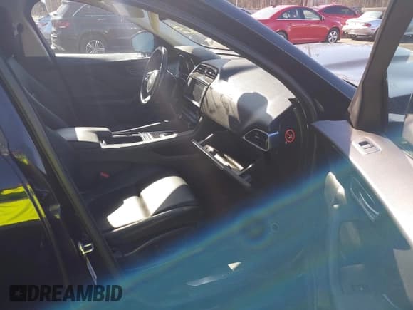 ✅ 2018 Jaguar F-Pace 30t Premium • VIN: SADCJ2GX3JA202274 • Lot: 40171256. Listed on IAAI with Not provided. Free auction sales archive from the USA and detailed vehicle history report at DreamBid. Image 5.