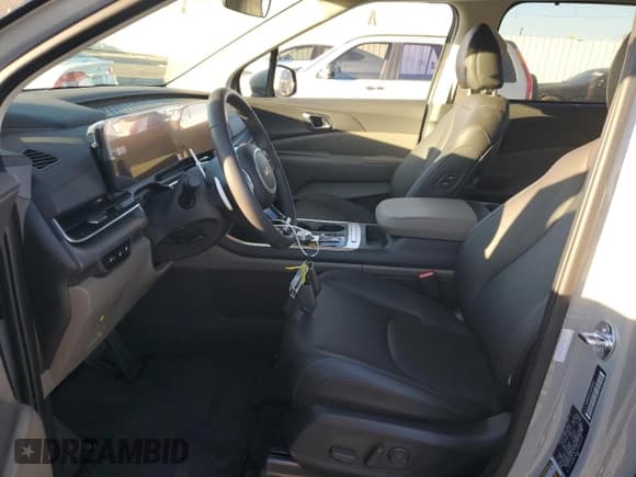 ✅ 2025 Kia Carnival EX • VIN: KNDNC5KA1S6031340 • Lot: 42398495. Listed on Copart with 4,861 mi. Free auction sales archive from the USA and detailed vehicle history report at DreamBid. Image 7.
