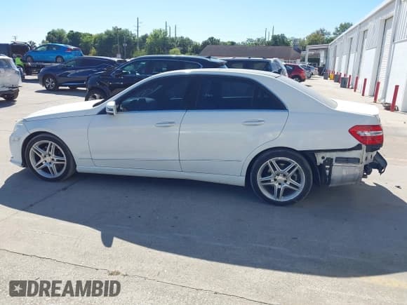 ✅ 2013 Mercedes-Benz E 350 Luxury • VIN: WDDHF8JB6DA680430 • Lot: 41837189. Listed on IAAI with 83,492 mi. Free auction sales archive from the USA and detailed vehicle history report at DreamBid. Image 15.