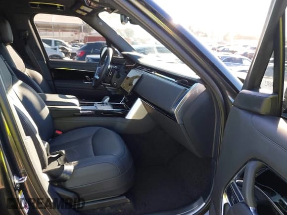 ✅ 2025 Land Rover Range Rover SE • VIN: SALKP9E92SA264648 • Lot: 43573827. Wystawiony na IAAI z przebiegiem 10 138 mil. Bezpłatny archiwum sprzedaży aukcyjnych z USA i szczegółowy raport historii pojazdu na DreamBid. Zdjęcie 5.