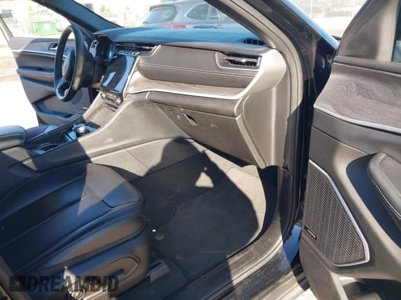 ✅ 2024 Jeep Grand Cherokee • VIN: 1C4RJYB66RC120630 • Lot: 43582631. Listed on IAAI with 44,454 mi. Free auction sales archive from the USA and detailed vehicle history report at DreamBid. Image 5.