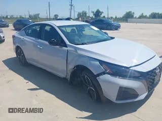 ✅ 2025 Nissan Altima SR • VIN: 1N4BL4CV5SN329822 • Лот: 43157781. Опубликован ранее на IAAI с пробегом 16 132 миль. Бесплатный доступ к архиву аукционных продаж из США и подробный отчёт об истории автомобиля на DreamBid. Изображение 1.