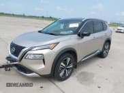 ✅ 2023 Nissan Rogue Platinum • VIN: JN8BT3DD5PW321042 • Lot: 42111590. Wystawiony na IAAI z przebiegiem 20 834 mil. Bezpłatny archiwum sprzedaży aukcyjnych z USA i szczegółowy raport historii pojazdu na DreamBid. Zdjęcie 2.